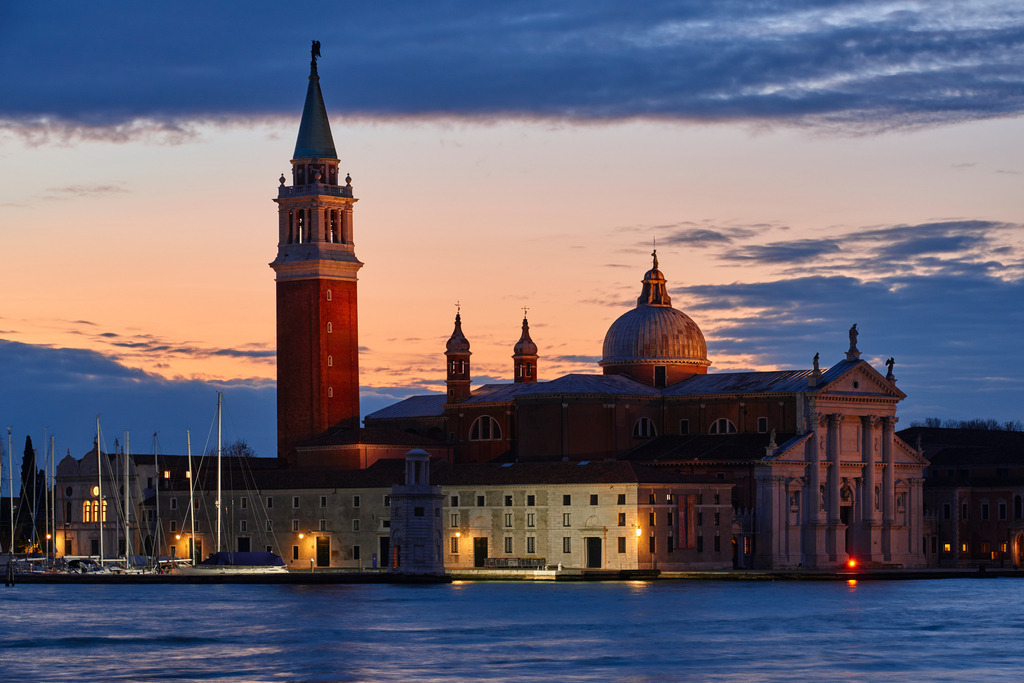 Church of San Giorgio Maggiore im Morgenlicht. | Venedig, Italien - December 05, 2016: Church of San Giorgio Maggiore im Morgenlicht.. - Realisiert mit Pictrs.com