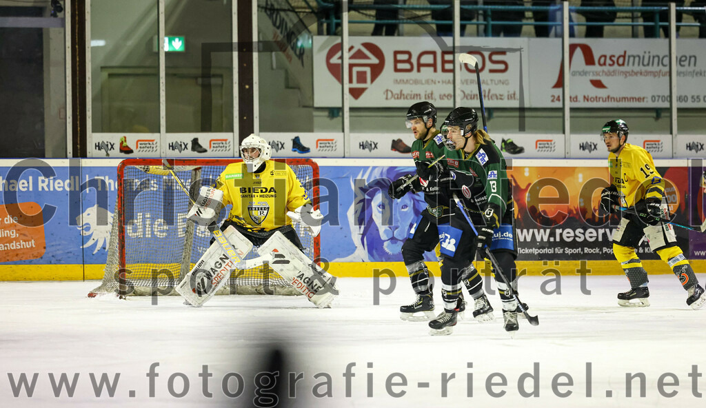 2023-02-10_077_TSV_Erding_gegen_ERSC_Amberg | Erding, Deutschland, 10.02.2023:
Eishockey, Bayernliga Meisterrunde Gruppe B 2022 / 2023, 3. Spieltag, TSV Erding gegen ERSC Amberg, Endergebnis: 6:3

Torwart Timon Bätge (ERSC Amberg, #31), Michael Franz (Erding Gladiators, #13)

Foto: Christian Riedel / fotografie-riedel.net