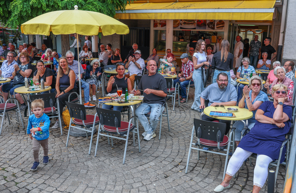top-top.de-250828-016 | Foto, Video, Fotografie, Videografie, Fotobox, DJ, Discjockey, Musik, Musikbox, Veranstaltung, Photobooth, Amazon, Ebay, Buchtipp, Bestseller, Autor, Verlag, Buch, Wesel, Hamminkeln, NRW, Dinslaken, Rees, Drohne, Hochzeit, Party, Fotobox, Wesel, Fotograf
