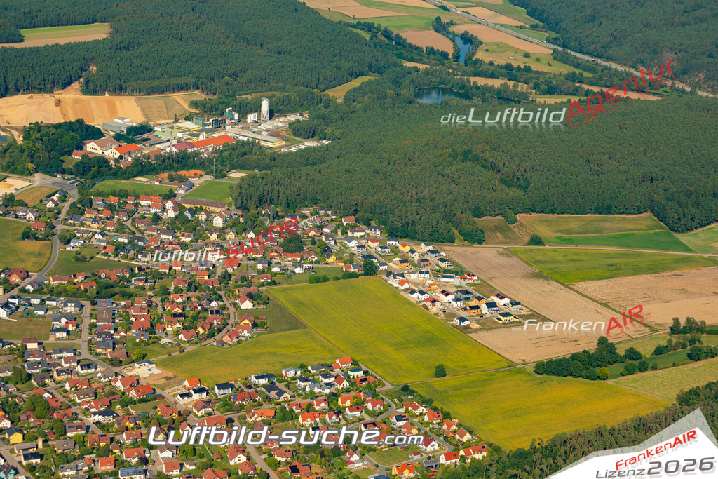 Das Luftbild zeigt :  Stulln - Die Luftaufnahme wurde 2024 vom UL-Flugzeug aus erstellt ( keine Drohne ) - Hochauflösende Luftaufnahme - Für grossformatige Ausdrucke geeignet. Die Geschenkidee !Mit Lizenz und Bildrechte bestellbar