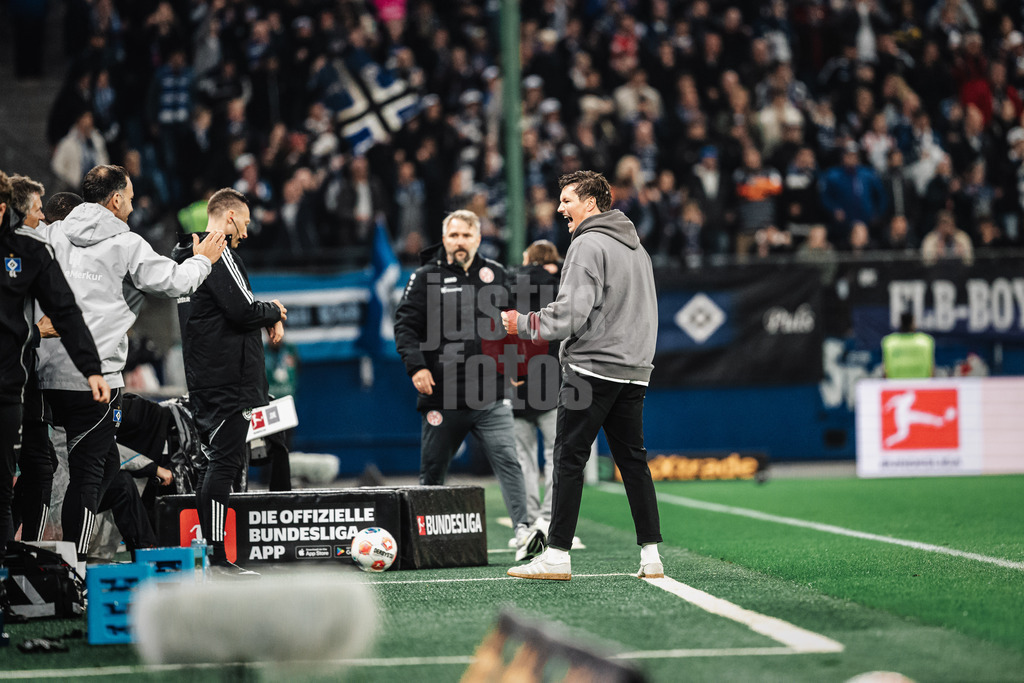 Fußball | Männer | Saison 2025/2026 | 1. Fußball-Bundesliga | 6. Spieltag | Hamburger SV vs. 1. FSV Mainz 05 | 05.10.2025 | Trainer Merlin Polzin (HSV) jubelt nach dem Sieg