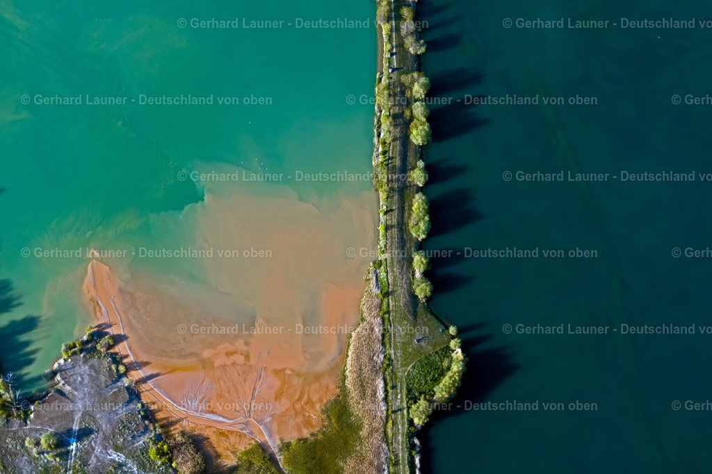 4026101 | ERFURT 06.05.2020 Weg zwischen zwei Kies- Baggerseen in Erfurt im Bundesland Thüringen, Deutschland. Weiterführende Informationen bei: Landesanglerverband Thüringen e.V.. // Path between two gravel quarry ponds in Erfurt in the state Thuringia, Germany. Further information at: Landesanglerverband Thueringen e.V.. Foto: Gerhard Launer