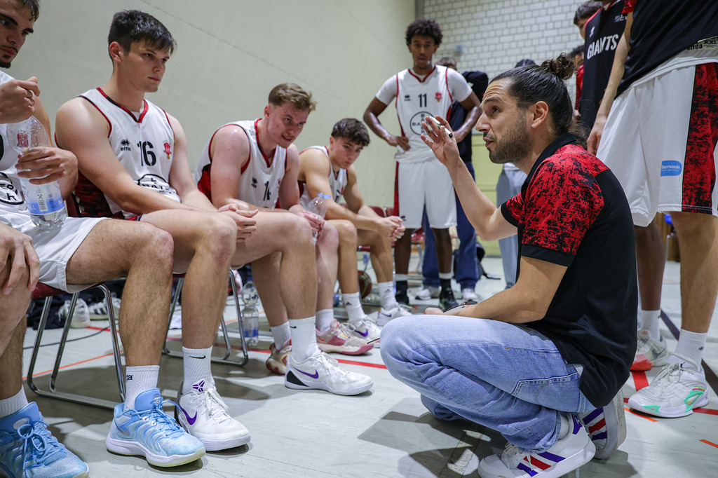Regio BAYER GIANTS vs NEW Elephants Grevenbroich-28 | Fotos von Basketballspielen aus dem Raum NRW fotografiert von Gero Mueller-Laschet und Daniel Schaefer - Realisiert mit Pictrs.com