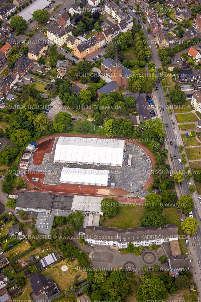 Dorsten220604695 | Luftbild, Flüchtlingsunterkünfte am Sportplatz  ehem. Gymnasium Petrinum, St. Johanneskirche, Geschwister-Scholl-Schule, Feldmark, Dorsten, Ruhrgebiet, Nordrhein-Westfalen, Deutschland