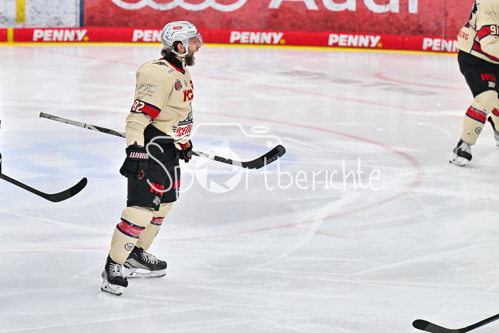 ERC Ingolstadt - Nuernberg Ice Tigers | Jubel der Gaeste nach dem Treffer zum 0-1 durch Hayden SHAW (Nuernberg Ice Tigers 82) / Tor / Torschuetze / Freude / Happy / DEL: ERC Ingolstadt - Nuernberg Ice Tigers, Saturn-Arena am 26.03.2025