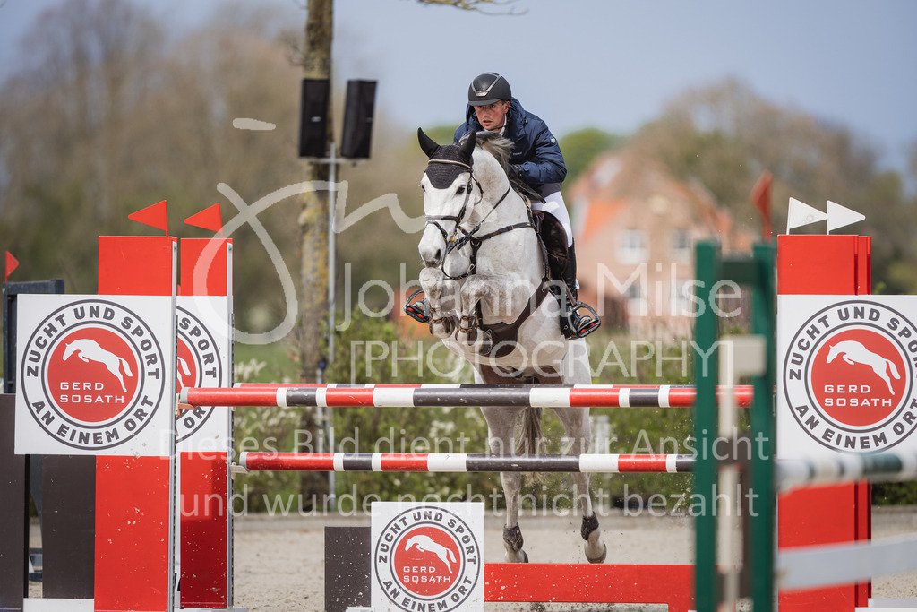 230426_HofSosath_M1-Spr-908 | Deine schönsten Turniermomente als professionelle Fotos! Entdecke hochwertige Pferdesport-Fotografie im Online-Shop. Jetzt Fotos finden & bestellen!