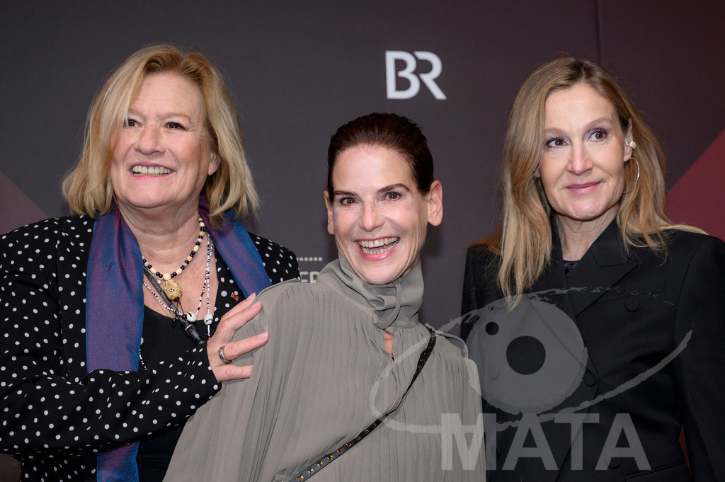 _DWI5448 | Suzanne von Borsody, Bibiana Beglau und Christine Hartmann bei der Verleihung des 47. Bayerischen Filmpreises 2026  im Prinzregententheater. München, Deutschland. Der Bayerische Filmpreis wird seit 1979 von der Bayerischen Staatsregierung verliehen, um die Bedeutung des Kinofilms als Kulturgut herauszustellen - Realisiert mit Pictrs.com