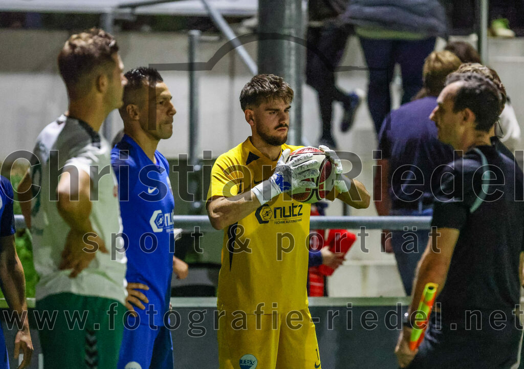 2023-10-13_001_FC_Schwaig_gegen_TSV_Ampfing | Oberding, Deutschland, 13.10.2023:
Fußball, Landesliga Südost 2023 / 2024, 16. Spieltag, FC Schwaig gegen TSV Ampfing, Endergebnis: 3:2

Kaan Gülcü (TSV Ampfing, #1)

Foto: Christian Riedel / fotografie-riedel.net