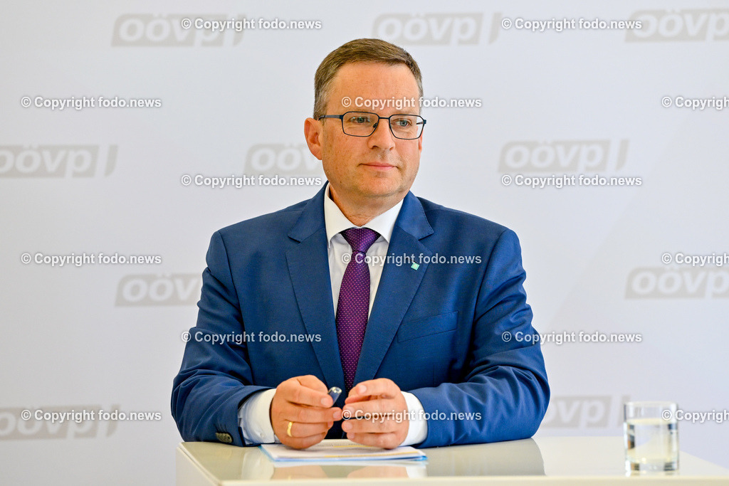 Pressekonferenz OeVP Oberoesterreich_ OOeVP-Kandidatenteam für die Nationalratswahl 2024_ 01.07.2024-9 | 01.07.2024, Linz, AUT, Pressekonferenz OeVP Oberoesterreich, OOeVP-Kandidatenteam für die Nationalratswahl - Stark fuer Oberoesterreichs Interessen, im Bild August Woeginger (VP, Klubobmann OeVP Parlamentsklub) 