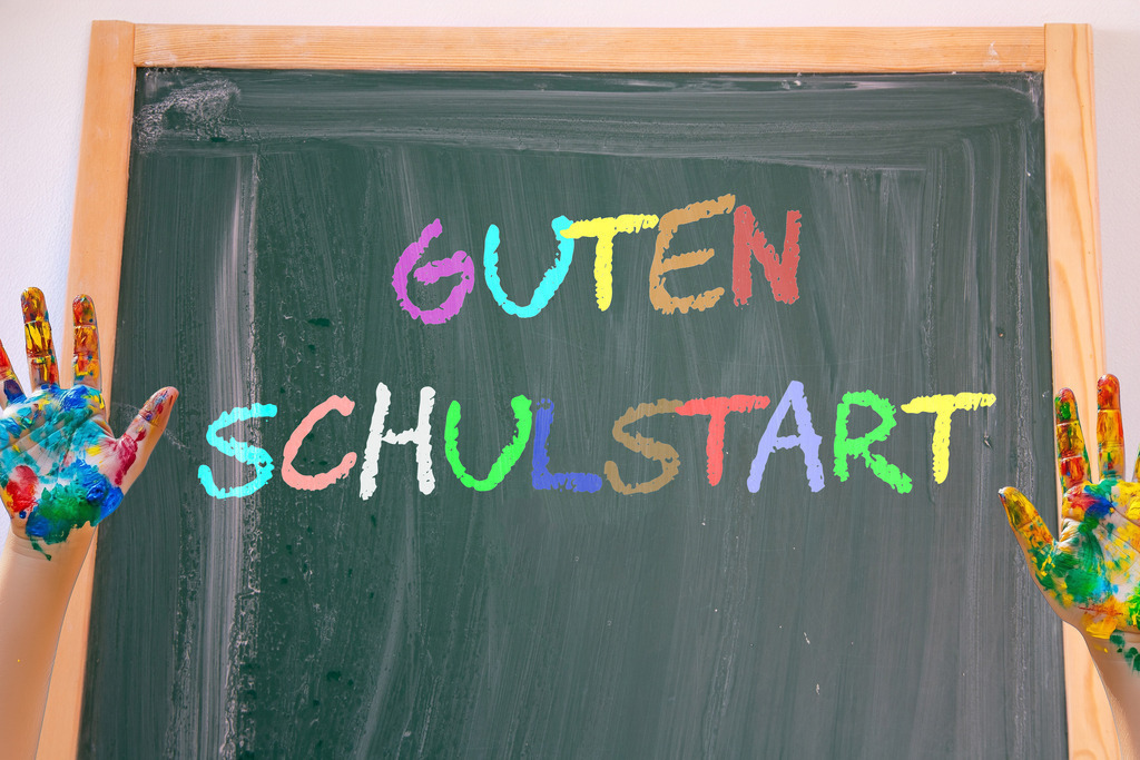 GUTEN SCHULSTART : Bild als Vorlage zum Ende der Ferien | Symbolbild Schulstart: Auf einer Schultafel steht GUTEN SCHULSTART (Composing) - Realisiert mit Pictrs.com