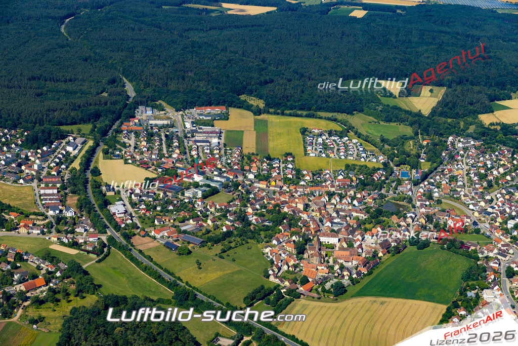 Aktuelles Luftbild von  Heilsbronn - Die Luftaufnahme wurde 2022 mittels UL-Flugzeug erstellt ( keine Drohne ) - hochauflösende Kamera-Systeme von  Canon -Beste Qualität - Für grossformatige Ausdrucke geeignet. Die Geschenkidee !