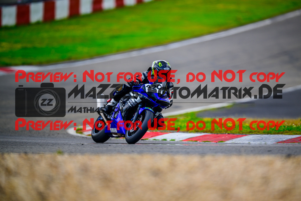 MaZZes_FotoMatrix_240717_6007705_8558 | GELB