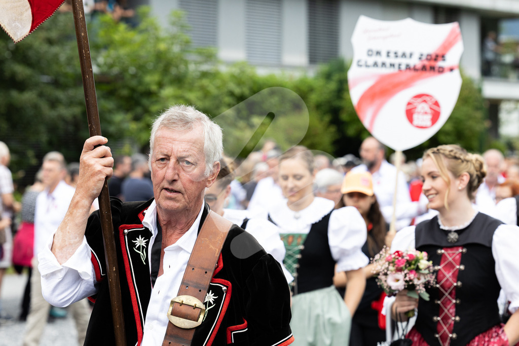 ESAF2025_Freitag_4029 | Die Schwinger des Schwyzer Kantonalen Schwingerverbandes: Fotos, die Dynamik und Leidenschaft festhalten, sowie emotionale Momente aus dem traditionellen Schwingsport zeigen. - Realisiert mit Pictrs.com