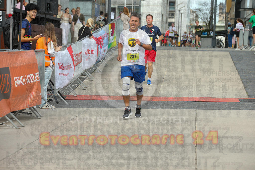 250920_1325_EX1_4471 | Sportfotografie im Rhein-Sieg Kreis, Köln, Bonn, NRW, Rheinland Pfalz, Hessen, etc. Unser Tätigkeitsfeld umfasst den Laufsport vom Volkslauf über den Marathon, Duathlon, Triathon bis zum Ultralauf wie Kölnpfad Ultra oder Schindertrail.