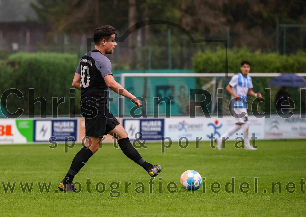 2023-08-05_040_FC_Langengeisling_gegen_SVN_Muenchen | Erding, Deutschland, 05.08.2023:
Fußball, Bezirksliga Oberbayern Ost 2023 / 2024, 2. Spieltag, FC Langengeisling gegen SVN München, Endergebnis: 1:3

Maximilian Maier (FC Langengeisling, #10)

Foto: Christian Riedel / fotografie-riedel.net