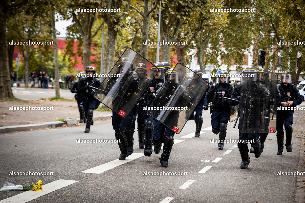 9L6A7332 | Des lycéens organisent de nouveaux blocages en Alsace le 13 octobre 2026, avant des rassemblements prévus à Strasbourg et à Mulhouse, en France. Cette mobilisation témoigne de la colère croissante des élèves face aux problèmes liés à l’éducation. Strasbourg - Realisiert mit Pictrs.com