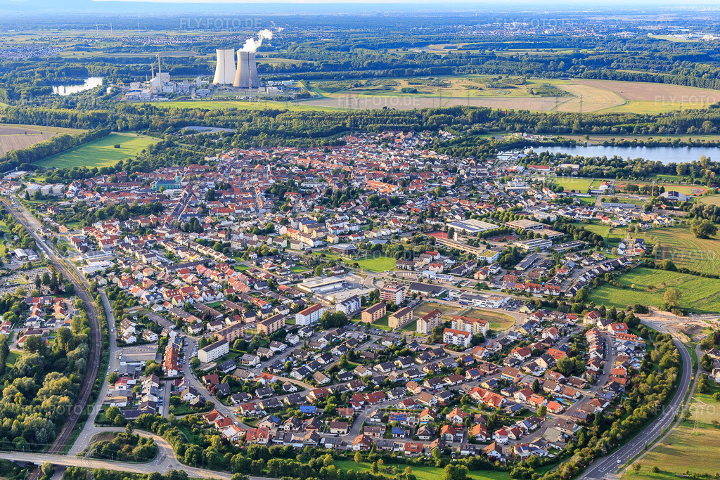 Luftbild: Stadtansicht von Süden in Philippsburg im Bundesland Baden-Württemberg in Deutschland. Foto: IMG_102463.jpg vom 24.08.2017 durch Werner Riehm/FLY-FOTO.de
