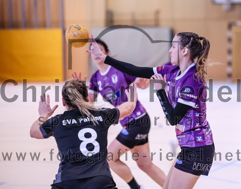 2024-12-14_018_SpVgg_Altenerding_gegen_SVA_Palzing | Erding, Deutschland, 14.12.2024:Handball, Bezirksoberliga Frauen Altbayern 2024 / 2024, 9. Spieltag, SpVgg Altenerding gegen SVA Palzing, Endergebnis: 20:30Amelie Teibl (SVA Palzing, #6), Lena Graf (SpVgg Altenerding, #6)Foto: Christian Riedel / fotografie-riedel.net