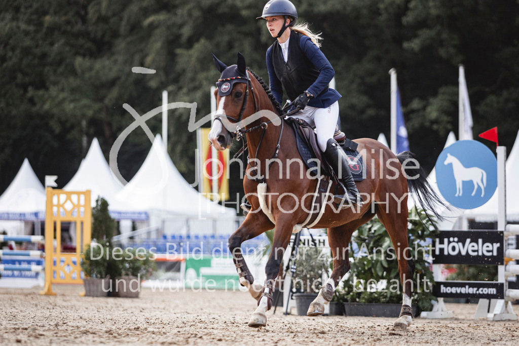 240906_BuCha_PonyA-5j-116 | Deine schönsten Turniermomente als professionelle Fotos! Entdecke hochwertige Pferdesport-Fotografie im Online-Shop. Jetzt Fotos finden & bestellen!