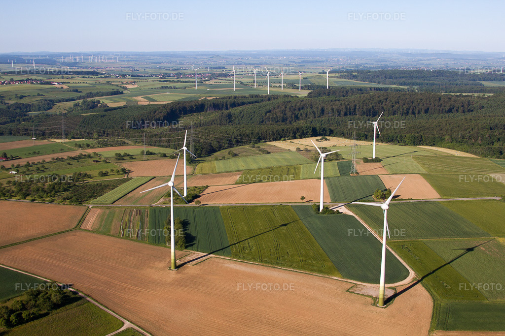 Luftbild: Windpark Haarbrück-Wortberg im Ortsteil Haarbrück in Beverungen im Bundesland Nordrhein-Westfalen in Deutschland. – Foto: IMG_65647.jpg vom 25.05.2014 durch Werner Riehm/FLY-FOTO.de – Auflösung des Originals: 4752 x 3168 px