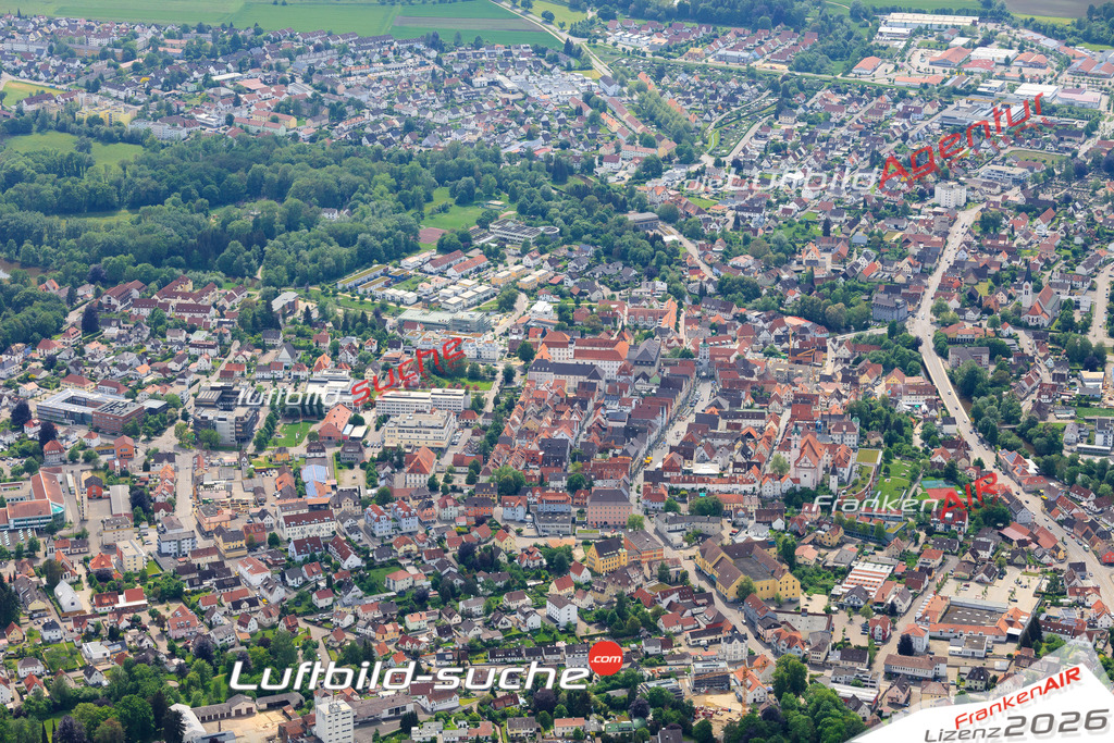 Die Luftaufnahme Reisensburg - Guenzburg wurde vom UL-Flugzeug (keine Drohne) aus fotografiert.Hohe Druck- Auflösung-die Geschenkidee!
