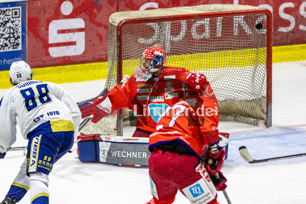 Testspiel EC Peiting vs EV Lindau Islanders | Eishockey Oberliga Süd Vorbereitung 2023/2024, Testspiel EC Peiting vs EV Lindau Islanders
Tor Walker SOMMER (Islanders 88),
2023-09-15 in Peiting (Eisstadion)
88 Walker SOMMER (Islanders 88), 32 Andreas MAGG (ECP Goali 32)
Copyright: FotoLindnerWJL
