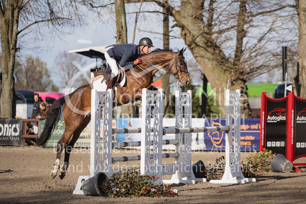 230411_Mühlen_04SprPf-L-486 | Deine schönsten Turniermomente als professionelle Fotos! Entdecke hochwertige Pferdesport-Fotografie im Online-Shop. Jetzt Fotos finden & bestellen!