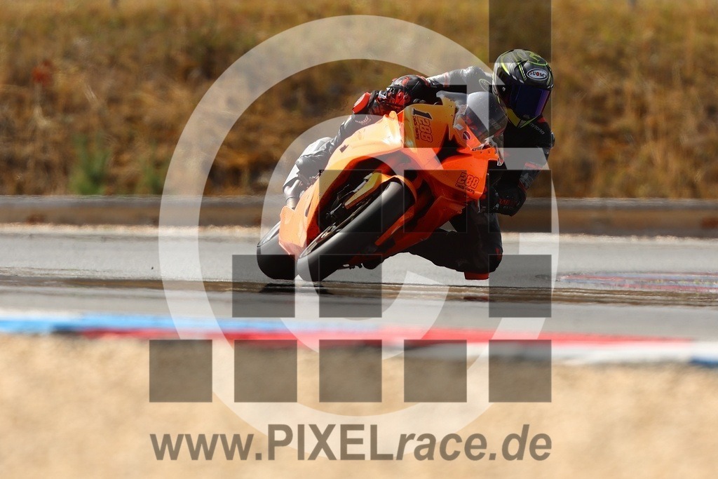 1288-20260828_02557 | Schöne Erinnerungen an spannende Momente - das festzuhalten ist unser Job. PIXELrace.de ist seit 2003 auf den Rennstrecken Europas unterwegs um die Action draußen beim Fahren und die wunderbare Stimmung imm Fahrerlager für euch einzufangen.