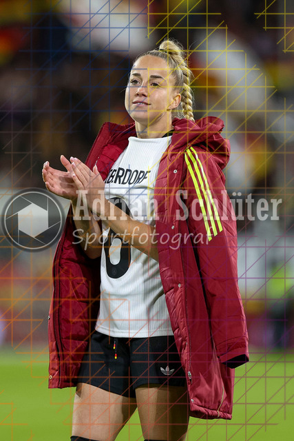 Deutschland vs Frankreich - Halbfinale - UEFA Women's Nations League | Düsseldorf, Deutschland, 24.10.25:   Giulia Gwinn ( Deutschland ) Schlussjubel, jubelt nach dem Sieg waehrend des Halbfinals der UEFA Women's Nations League zwischen Deutschland vs Frankreich in der Merkur-Spiel-Arena(Foto von Brauer-Fotoagentur / Adrian Schlueter)