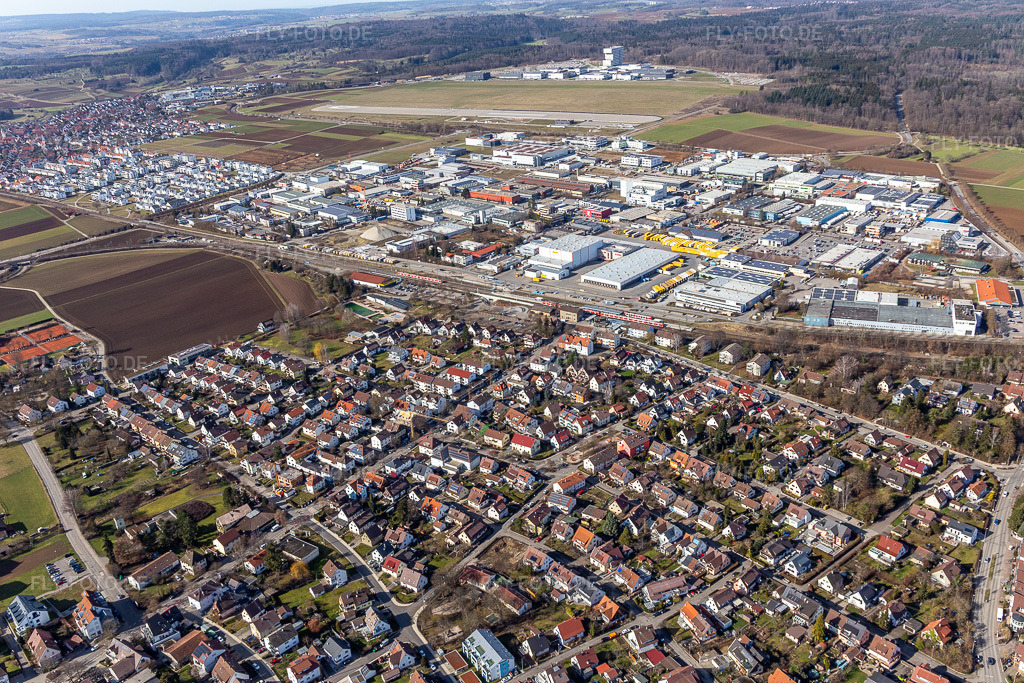 Luftbild: Bahnhof und Industriegebiet Industriestr in Renningen im Bundesland Baden-Württemberg in Deutschland. Foto: IMG_125008.jpg vom 20.02.2021 durch Werner Riehm/FLY-FOTO.de