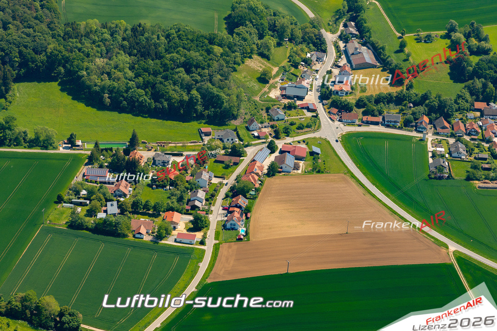 Hinzelbach-Weng-2024-135 | Die Luftbild Suche. Hier finden Sie Luftaufnahmen, Drohnen und Schrägluftbilder von Städten und Orte. Aktuelle + Archiv Luftbilder auch mit Lizenz.