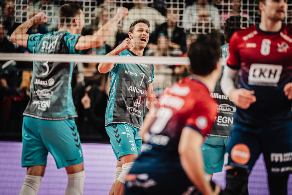 Volleyball | Herren | Saison 2025/2026 | 1. Volleyball Bundesliga Männer | DVV Pokal Halbfinale | SVG Lüneburg vs. SWD powervolleys Düren | 16.12.2025 | Jubel bei Düren in der Mitte Jordan Canham (#7, SWD powervolleys Düren)