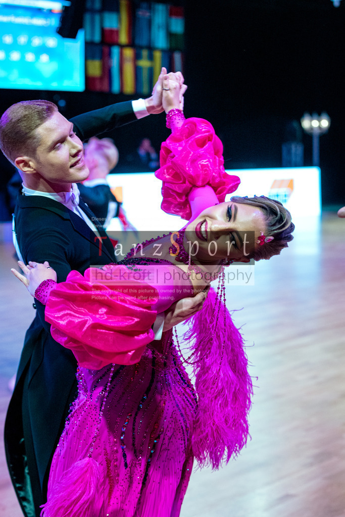20251212_WDSF_World_Ch_Cup_RS-Std_0808-2 | Tanzsportbilder, Standardtanz, Lateintanz, WDSF, DTV, LTVB, dancecomp, goc, hessen tanzt, blaues band der spree, walzer, tango, wiener walzer, slowfox, quickstepp, samba, rumba, cha-cha-cha, paso doble. jive, hd-kroft photography, turniertanzsport