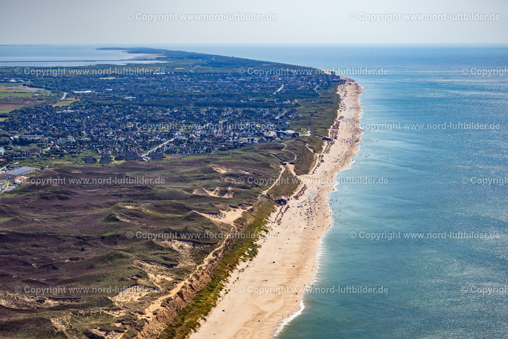 Sylt_Wenningstedt_bis_Westerland_ELS_0257130825 | WENNINGSTEDT-BRADERUP (SYLT) 13.08.2025 Küsten- Landschaft am Sandstrand der Nordsee in Wenningstedt-Braderup (Sylt) auf der Insel Sylt im Bundesland Schleswig-Holstein, Deutschland. // Coastline on the sandy beach of North Sea in Wenningstedt-Braderup (Sylt) at the island Sylt in the state Schleswig-Holstein, Germany. Foto: Martin Elsen