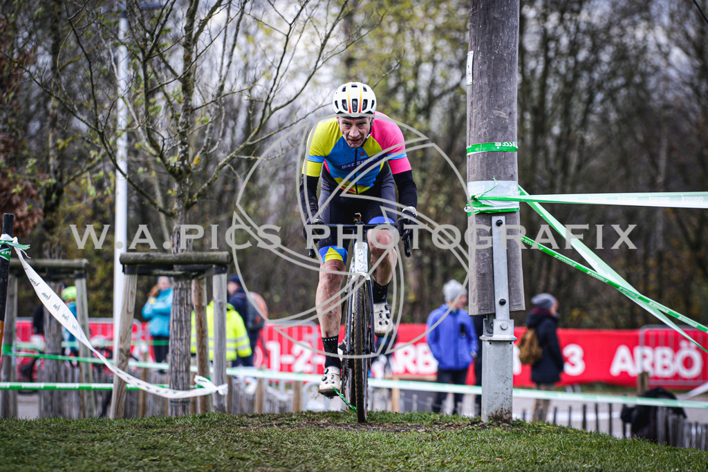 ..... | AUSTRIA, 24.11.24, 3.Radquerfeldein GP um das Sportzentrum Gunskirchen Image shows: Photo: Wapics / Andreas Willdoner