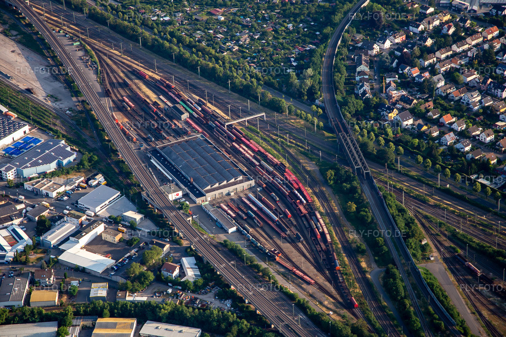 Luftbild: DB Cargo Bahnbetriebswerk Mannheim im Ortsteil Neckarau in Mannheim im Bundesland Baden-Württemberg in Deutschland. Foto: IMG_136876.jpg vom 24.06.2023 durch Werner Riehm/FLY-FOTO.de
