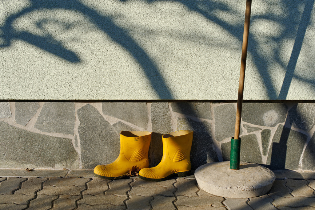 gelbe Stiefel | Rohrbrunn, Austria - December 27, 2011: gelbe Stiefel. - Realisiert mit Pictrs.com