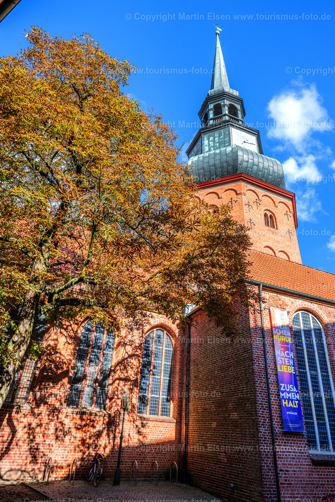 Stade Cosmea Kirche_Herbst_ELS_7869041026 | Fotos aus den Touristenorten aus Norddeutschland. - Realisiert mit Pictrs.com