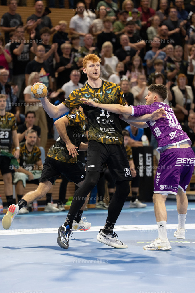 HC Elbflorenz 2006 - TV 05/07 Hüttenberg, 2. Handball-Bundesliga, 6. Spieltag | Im Bild: Daniel Bláha (19, Dresden) wirft den Ball04.10.2026, HC Elbflorenz 2006 - TV 05/07 Hüttenberg, 2. Handball-Bundesliga, 6. Spieltag, Deutschland, Dresden, BallsportArena Dresden