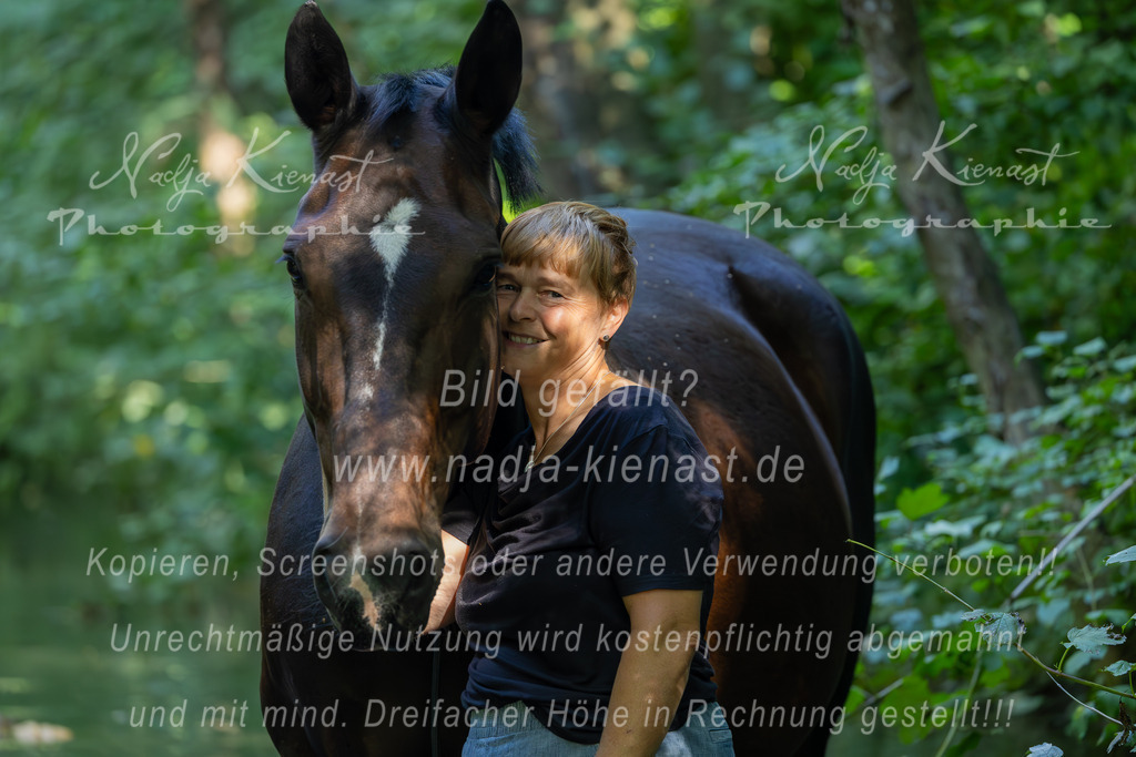 Auswahl_Photographie_Nadja_Kienast__IE_8476-Verbessert-RR | Ich biete Ihnen einzigartige und individuelle Fotoshootings mit Ihren Tieren.
In individuellen Coachings lernen Sie, wie sie von Ihrem Pferd, Ihrer Katze, Ihrem Hund oder einfach Ihrem persönlichen Lieblingstier eindrucksvolle Fotos machen können.