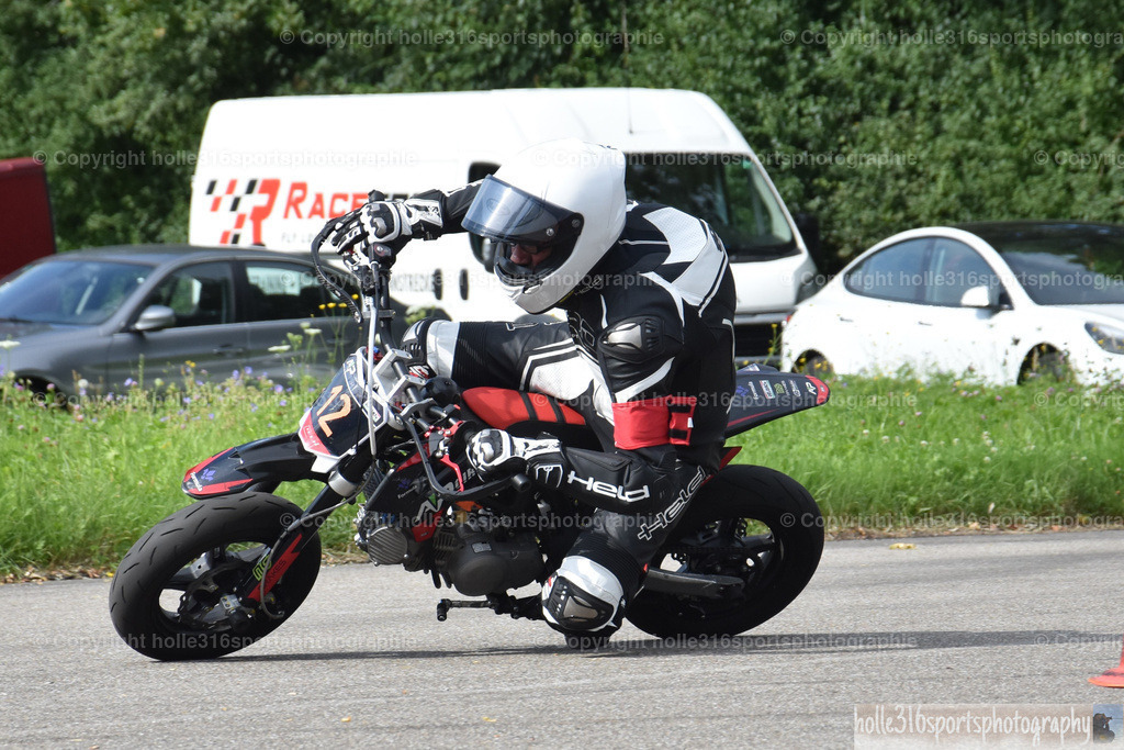 DSC_1014 | Sportfotografie , Motorsport, Motoross, Reitsport, Mointainbike, Enduro,
Landschaft , Outdoor, Eventfotografie, Landschaft, Bilder online bestellen - Realisiert mit Pictrs.com