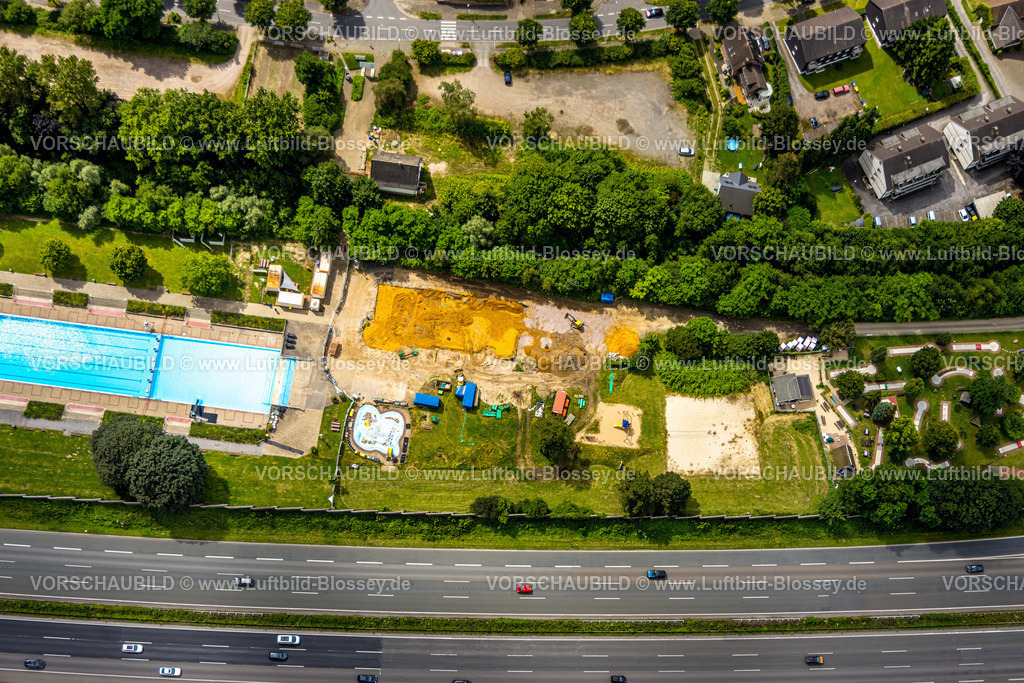Bottrop240701349 | Luftbild, Stenkhoffbad Freibad, Baustelle und Bauphase Umbauarbeiten für Multifunktionsgebäude, Eigen, Bottrop, Ruhrgebiet, Nordrhein-Westfalen, Deutschland