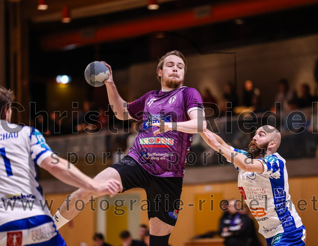 2024-11-24_019_SpVgg_Altenerding_gegen_ASV_Dachau | Erding, Deutschland, 24.11.2024:Handball, Bezirksoberliga Männer 2024 / 2025, 8. Spieltag, SpVgg Altenerding gegen ASV Dachau, Endergebnis: 30:23Niklas Fleps (SpVgg Altenerding, #17), Sebastian Hölle (ASV Dachau, #9)Foto: Christian Riedel / fotografie-riedel.net