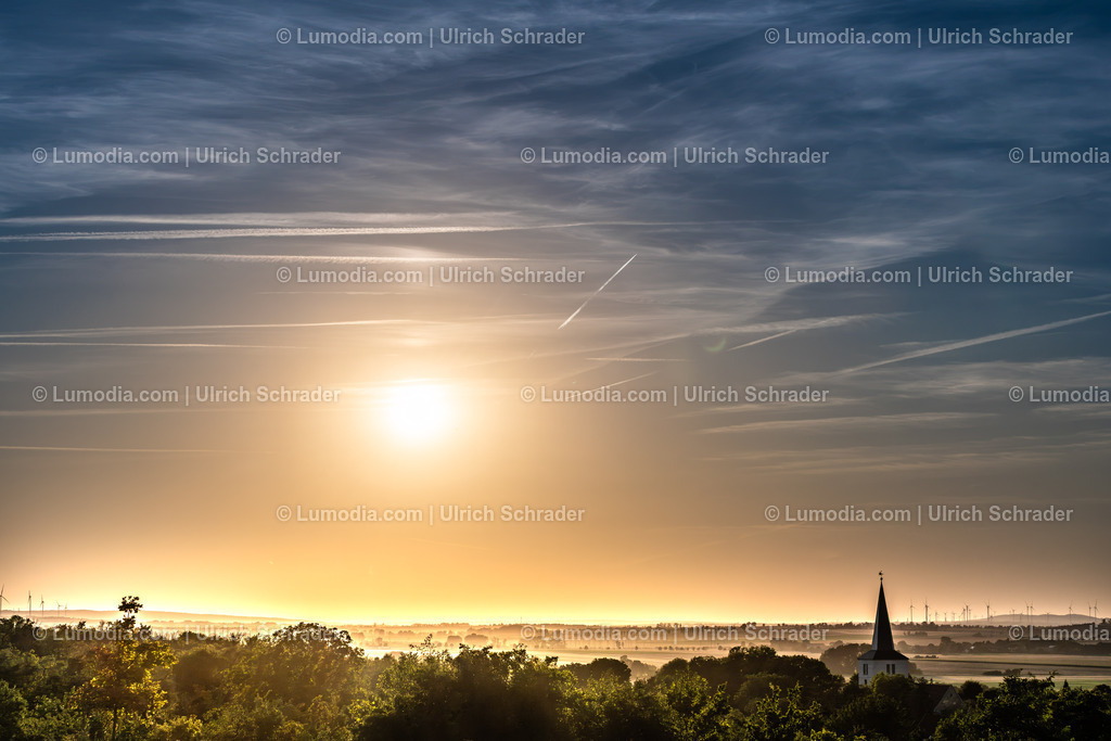 10049-14164 - Sonnenfinsternis am Huy | Stockfoto und Bilderpool mit Bildmaterial aus Deutschland, dem Harz, Halberstadt, Quedlinburg, Wernigerode und weltweit. Qualitativ hochwertige und professionelle Fotos anschauen und kaufen. - Realisiert mit Pictrs.com