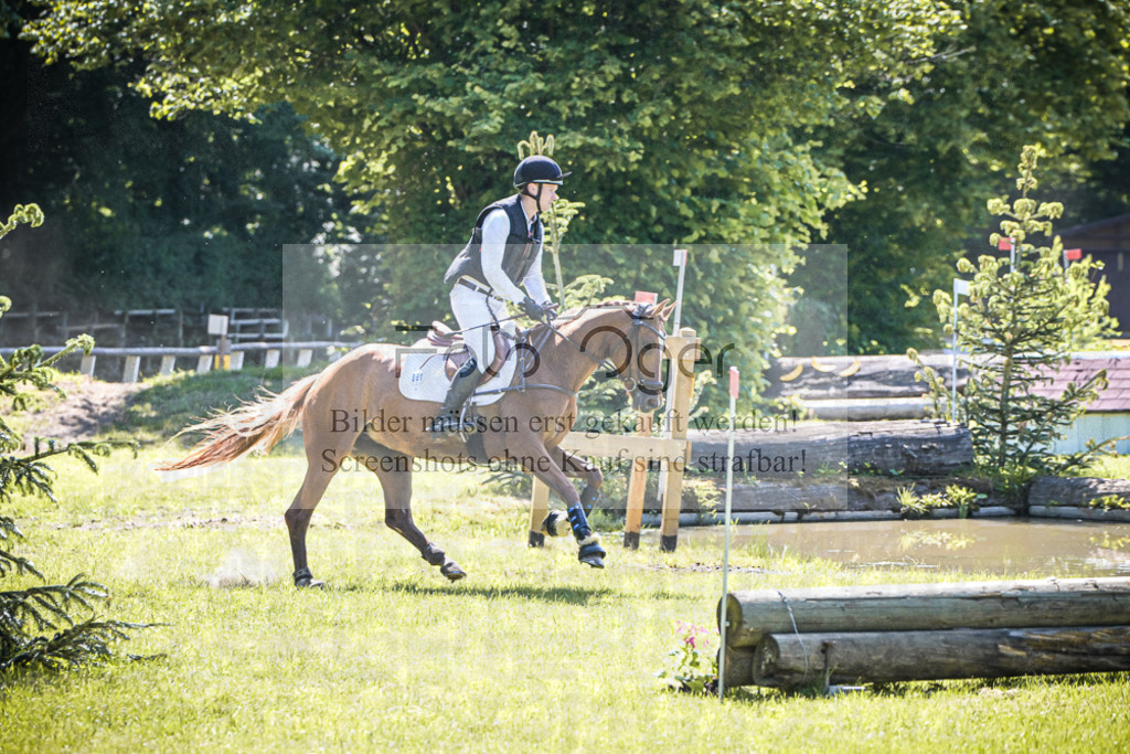 DOS_5751 | Entdecke hochwertige Reitturnierfotos von Foto Oger. Professionell, emotional und authentisch – jetzt Lieblingsmomente im Shop bestellen.Deutschlandweite Turnierfotografie. - Realisiert mit Pictrs.com