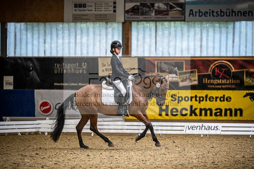 DOS_4449 | Entdecke hochwertige Reitturnierfotos von Foto Oger. Professionell, emotional und authentisch – jetzt Lieblingsmomente im Shop bestellen.Deutschlandweite Turnierfotografie. - Realisiert mit Pictrs.com