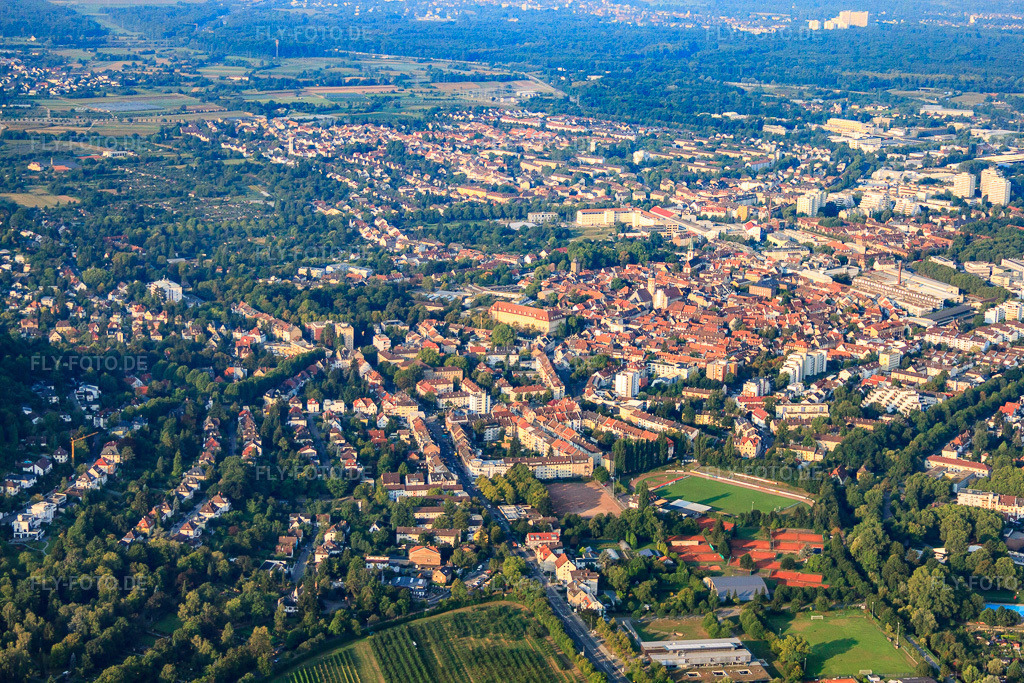 Luftbild: Stadtansicht aus Nordosten im Ortsteil Durlach in Karlsruhe im Bundesland Baden-Württemberg in Deutschland. Foto: IMG_52859.jpg vom 05.09.2012 durch Werner Riehm/FLY-FOTO.de