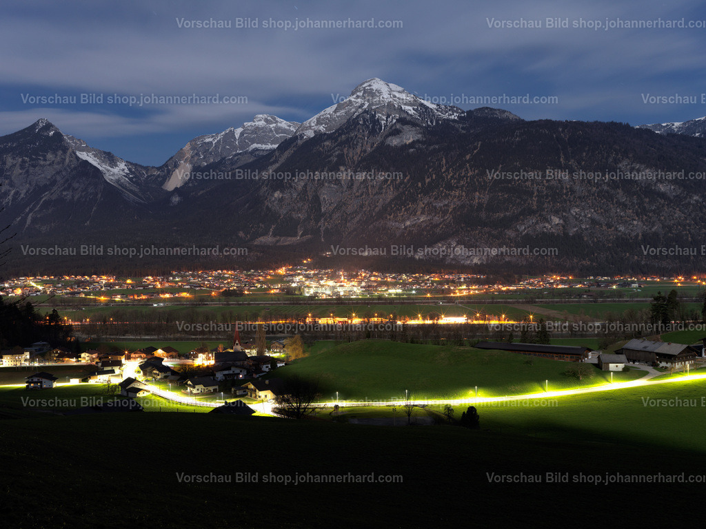 Münster und Sonnwendjoch | Fotograf Johann Erhard 360° Bilder, Rundbilder Panorama Kugelpanorama Werbeaufnahmen Portrait VR 3D Eventfotografie Hochzeitsfotografie, etc. Vollzeit Berufsfotograf für alle professionellen Bereiche, für Buchungen verfügbar 24/7/365 Tirol Südtirol Bayern - Realisiert mit Pictrs.com