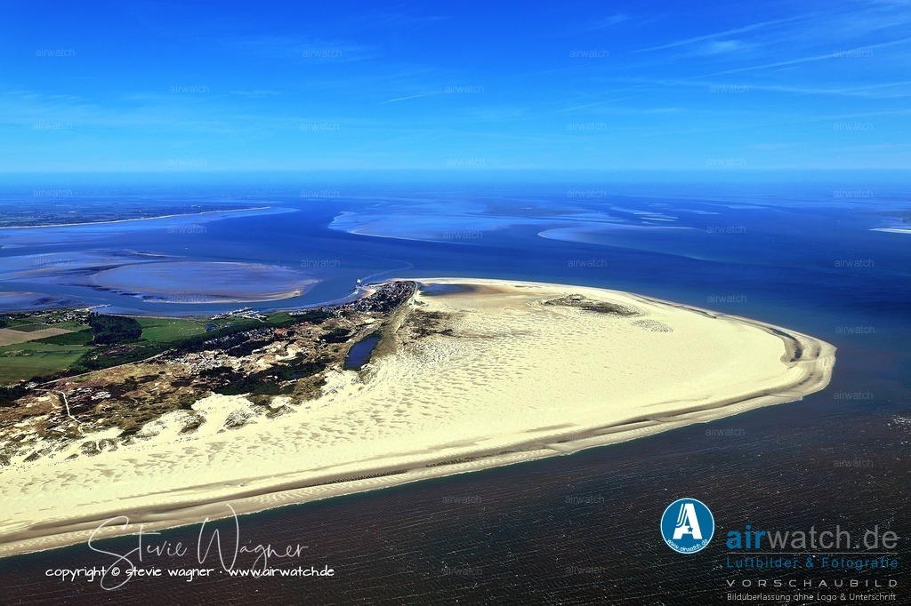 Halligen-Inseln-Weltnaturerbe-Wattenmeer-Mai-23-airwatch-wagner-240A2902 | Entdecken Sie atemberaubende Luftbilder und Fotografien auf airwatch.de - Tauchen Sie ein in eine Welt voller faszinierender Aufnahmen aus der Vogelperspektive.