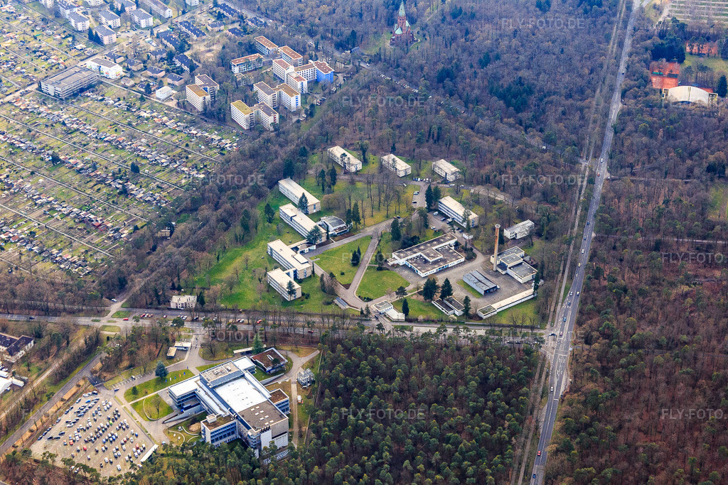 Luftbild: DFS Deutsche Flugsicherung GmbH, Bundespolizeiinspektion Karlsruhe und Bundesgerichtshof Außenstelle im Haardtwald im Ortsteil Oststadt in Karlsruhe im Bundesland Baden-Württemberg in Deutschland. Foto: IMG_086371.jpg vom 26.02.2016 durch Werner Riehm/FLY-FOTO.deWWW.DFS.DE